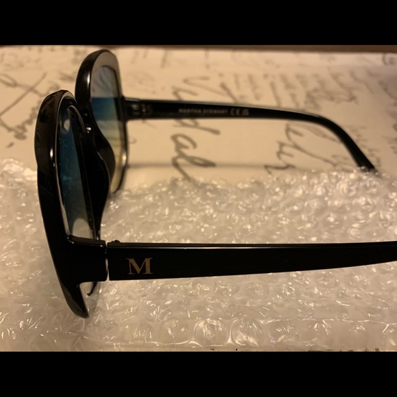 Martha Stewart oversized Black tinted shades. - Picture 2 of 9